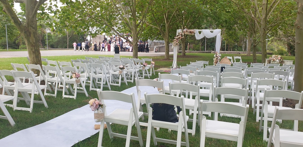 White Non-Woven Aisle Runner (1.2 m x 10 m)