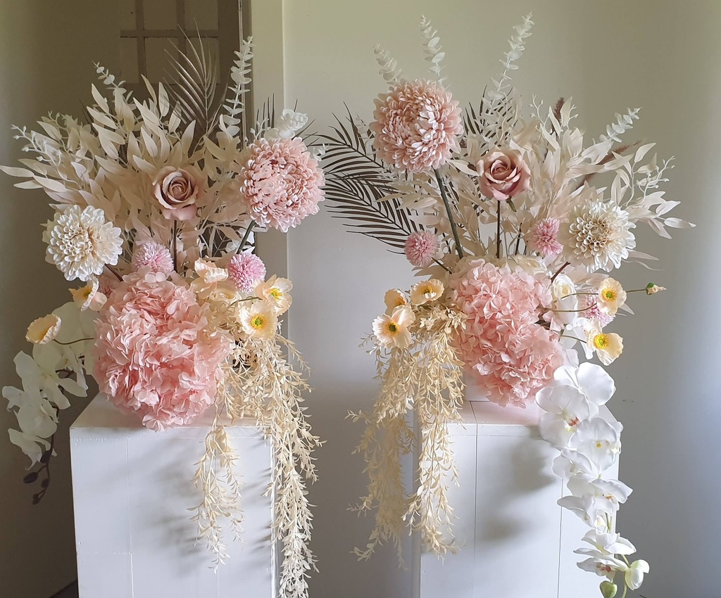 Modern Linear floral arrangements - Blush 