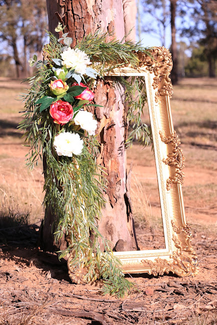 Gold Vintage Frame (80cm x 40 cm)