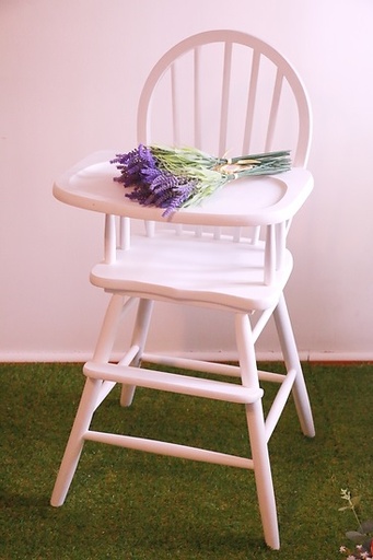 [Chairs] White Vintage High Chair