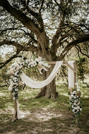 [Arbours & Backdrops] Large Rustic Brown Wooden Arbour